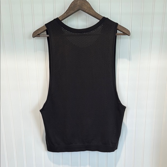 Lululemon Breeze By Muscle Tank - Picture 2 of 8